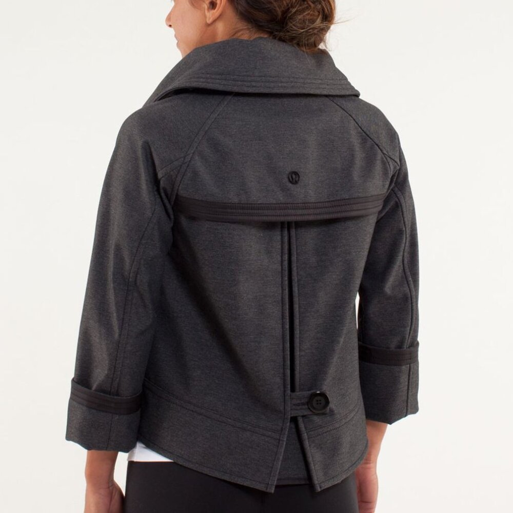 Lululemon Coco Softshell Size 4 - image 2